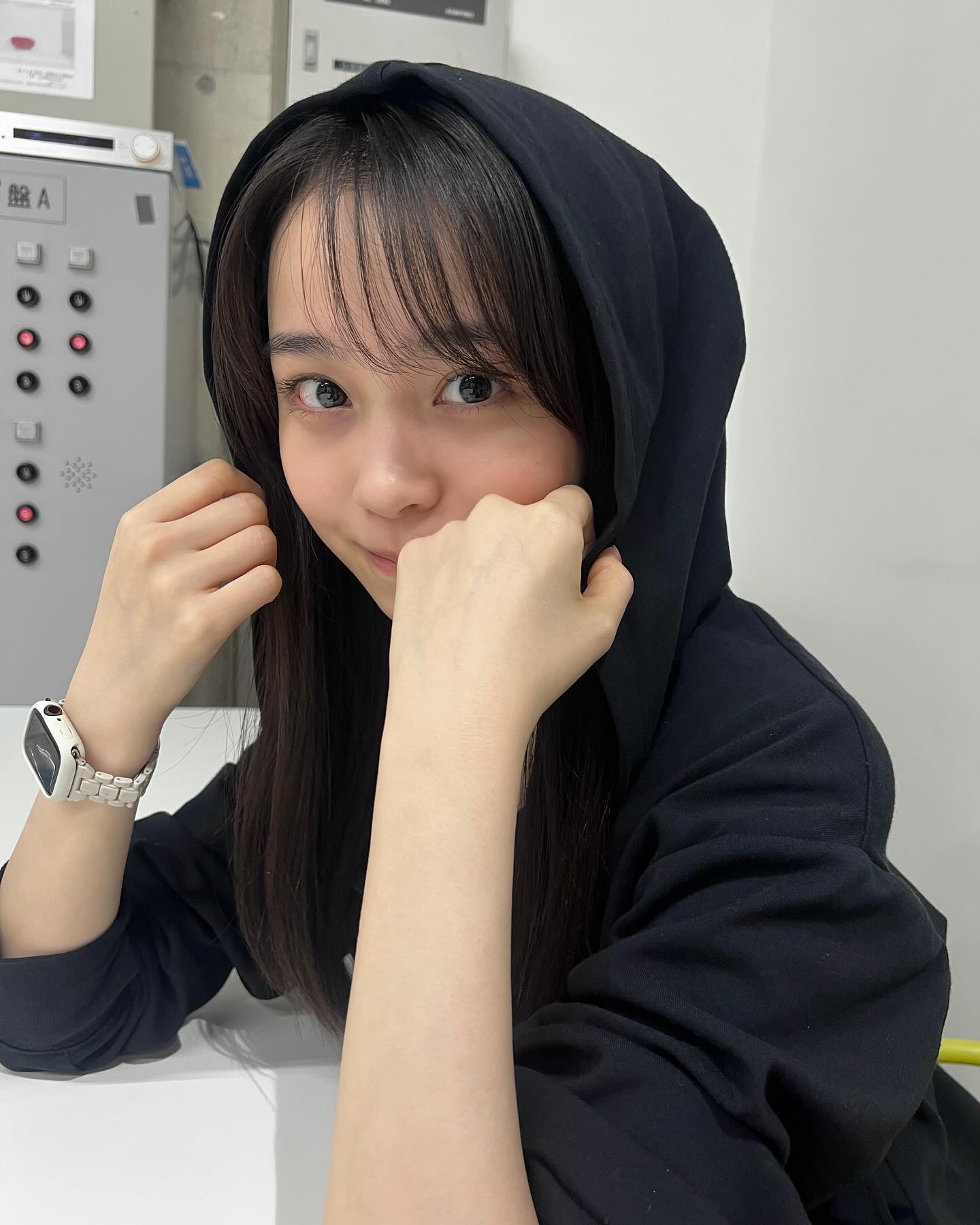 大人気！non-no専属モデルがオフショットを公開「フード姿可愛すぎる💙」