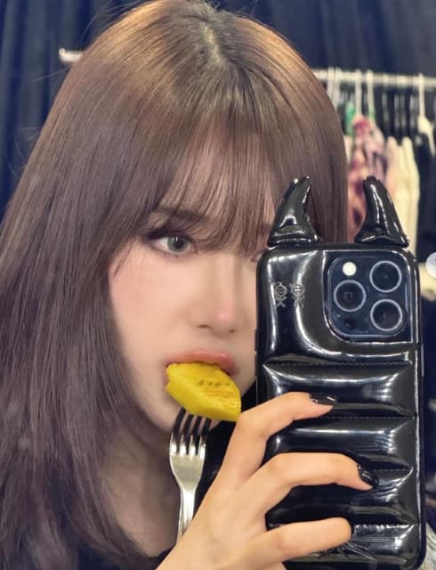 韓国の人気アイドルグループaespa・ジゼル！食べ物を加えた姿が可愛い！！