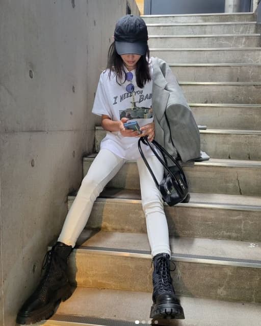 山田優　真剣な一瞬をキャッチ！おしゃれなコーデとコラボキャップ、銀座でチェック！