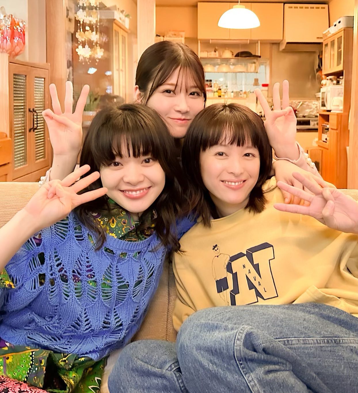 清野菜名「日ぐら」のオフショットを公開📸仲睦まじい3人に癒される❤️