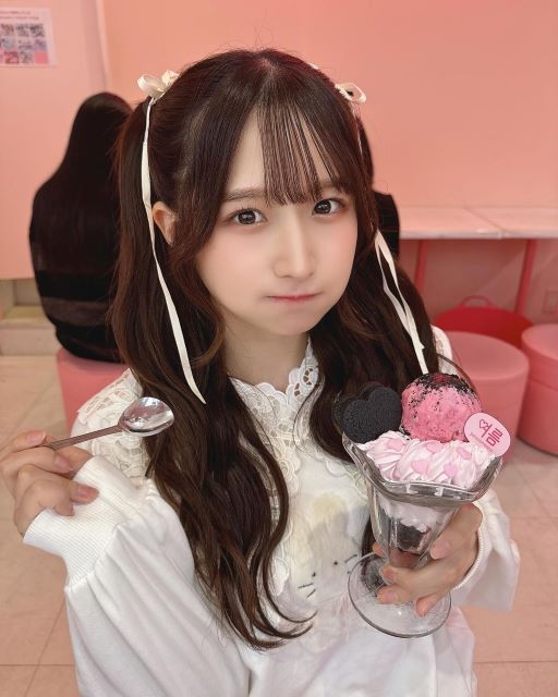 アイドル・貝賀琴莉「メチャ映えカフェ」でスイーツ楽しむ姿が可愛すぎると話題！