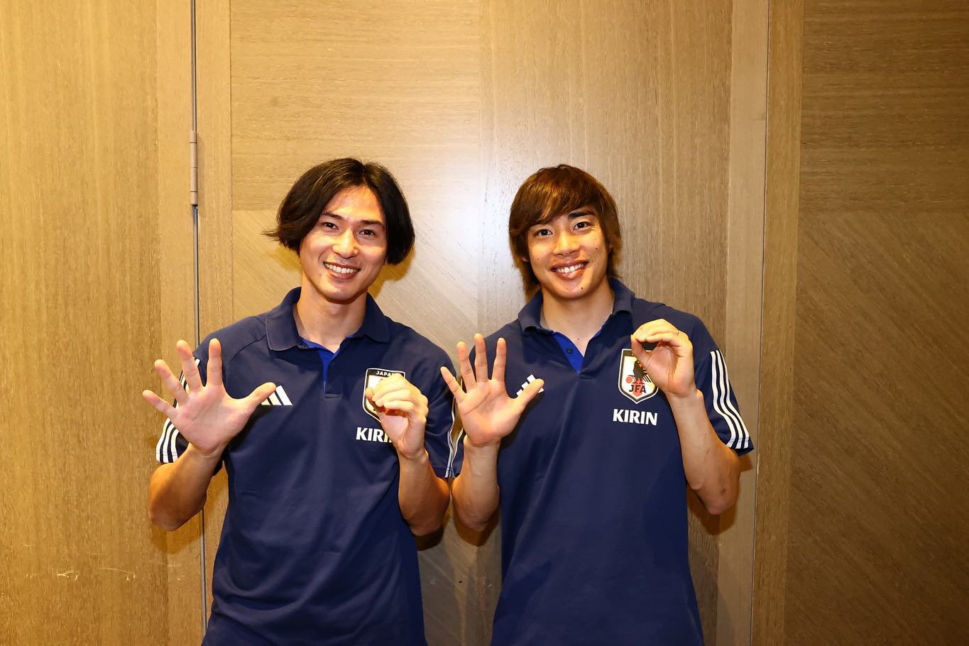 伊東純也と南野拓実のイケメンショットが話題に✨久保建英らもコメント