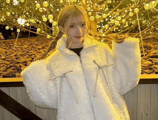 「イルミと同じ色になっちゃった！」芹澤もあ、キラキラショット披露に反響続出「ゴールデンもあちゃん！」