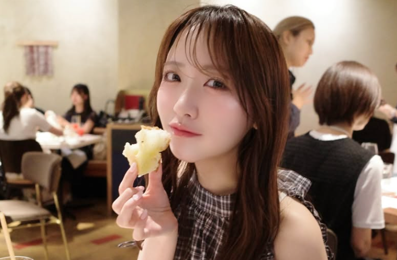 表参道カフェでのリラックスショット　STU48・石田千穂が“ほっこりパンタイム”公開