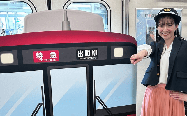 「可愛いぃぃ」美女タレント、トレインイベントへ！”前方ヨシ・車掌さんショット”にファン歓喜「似合ってます」
