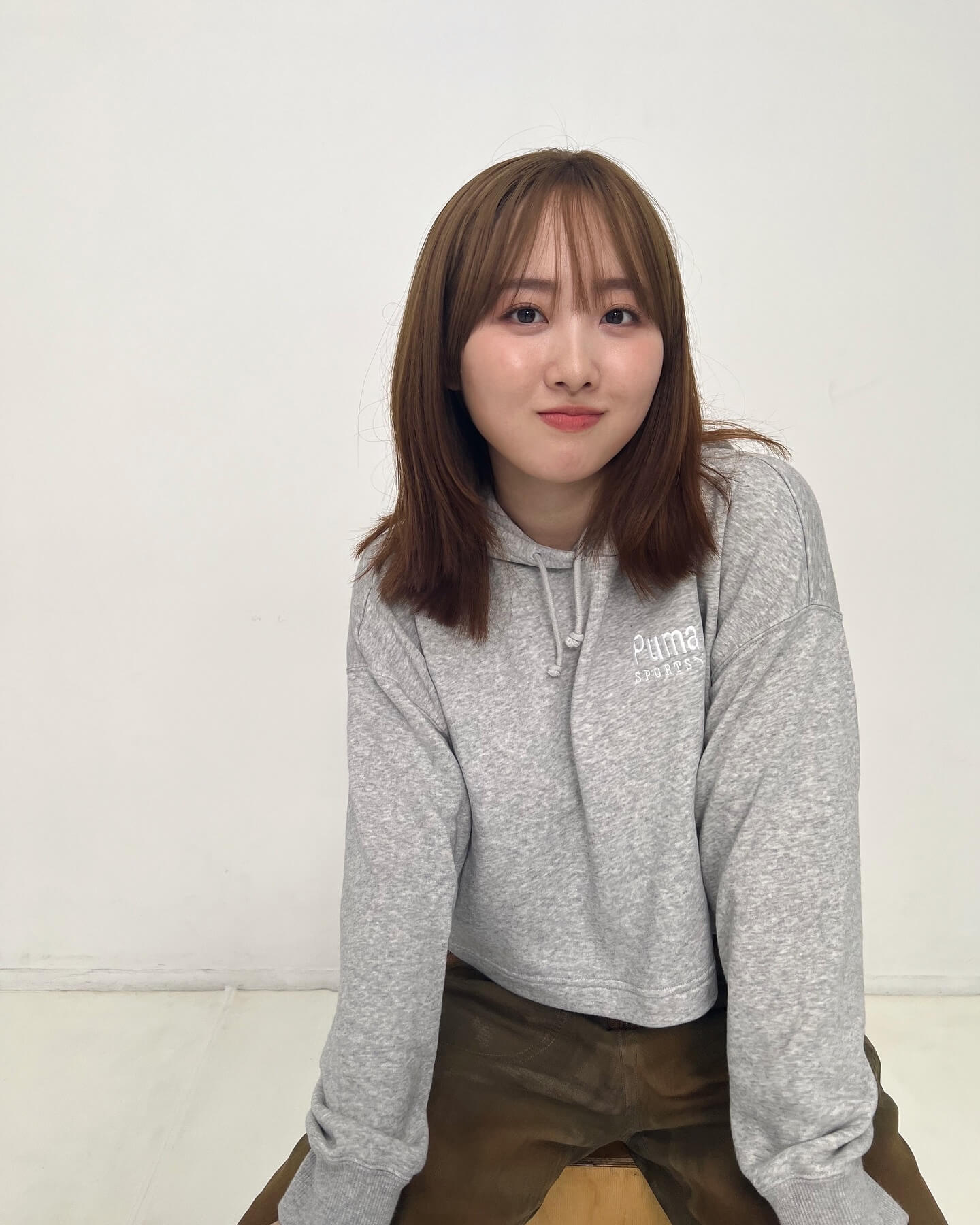 本田望結、グレーのパーカーショットを7枚公開！ファンからは「大人になったね～」という声が続出！