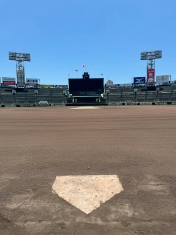 上地雄輔、聖地甲子園であの目線からのショットを披露！母校の勝利にファンも祝福！