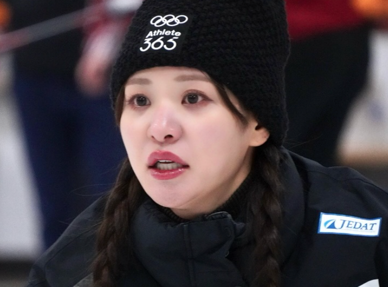 圧巻ショット！カーリング吉田知那美が見せた練習中の真剣表情