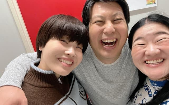 ガンバレルーヤ、“だいすき”な芸人とのオフショット公開！