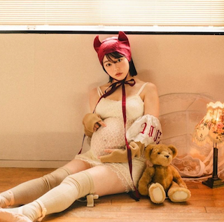 「こんな可愛いマタニティフォトあったんだ！」第１妊娠中の峯岸みなみ ふっくらお腹披露「今しかない姿を写真に」