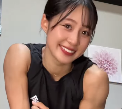 美女陸上選手、「推しは誰？」とパワフルキュートな腕立てから質問！ファン、推しは”アナタ”と模範解答「ギャップが素敵」