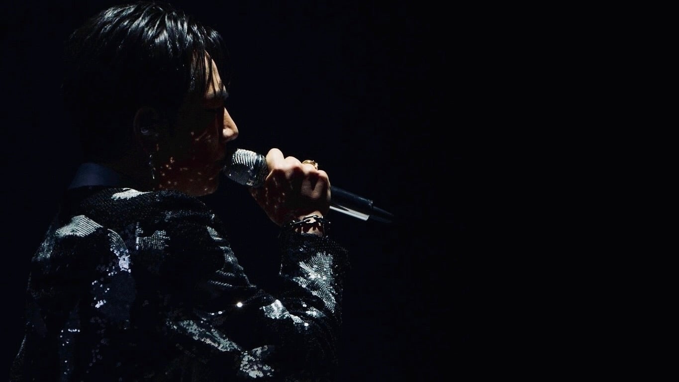 光と影の狭間で　ØMIが魅せた圧巻のパフォーマンス