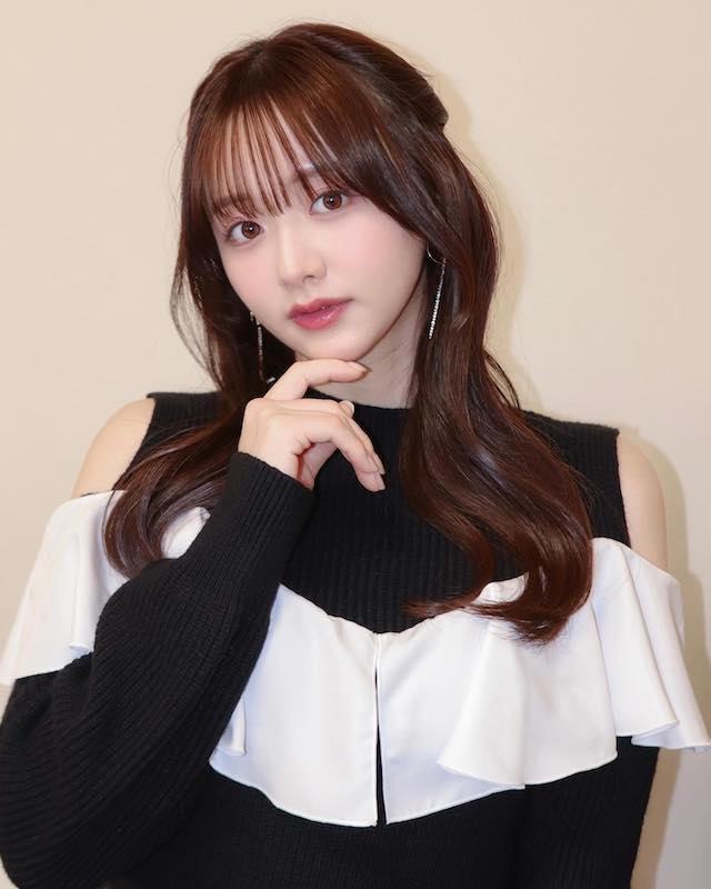 森香澄が肩出しニットであざとショットを公開