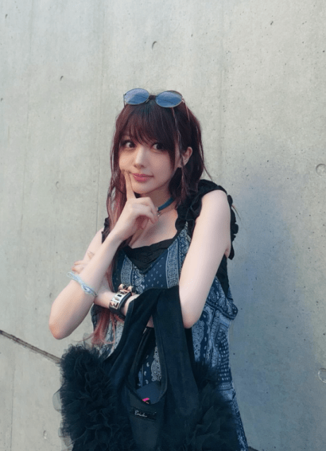 「大人オシャレ」田中れいなの最新ショットをファン絶賛！