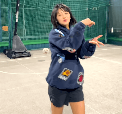 「いい感じ、最後も可愛いぃ〜」バスケ美女、大好評のプロプレイヤー・モノマネムービーに反響続々「服神ってる」