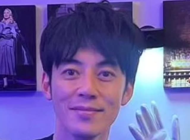 キンコン西野、母親から“心霊写真扱い”された一枚を公開！ 「幽霊にしちゃ陽気すぎる」と苦笑