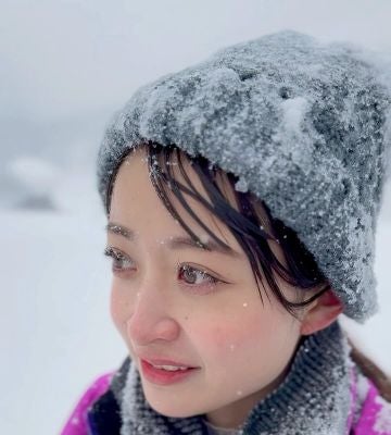 メ～テレ尾形杏奈アナ、雪降る白川郷からお天気お届け！まつ毛も凍る極寒ムービーに「寒そ～！」