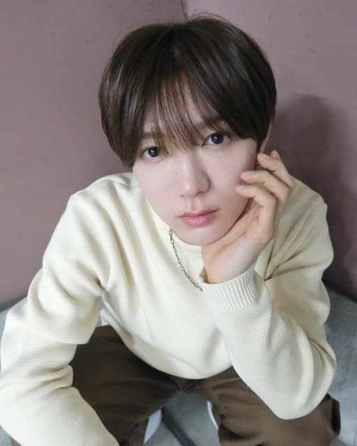 TravisJapan・七五三掛龍也が可愛すぎる上目遣いショットを披露