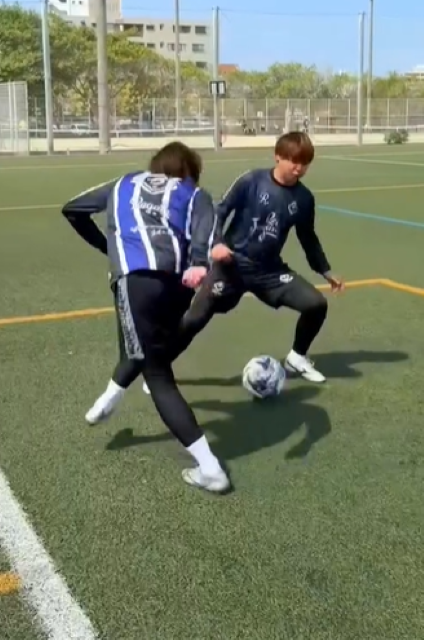 「遊び心も大切に！」サッカーコーチ・Takuya カミワザドリブルを3つ紹介！