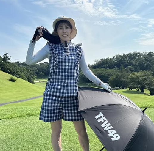 「霊長類最強女子」吉田沙保里、猛暑でも笑顔でゴルフ！“楽しみながら上達”の姿勢に称賛の声