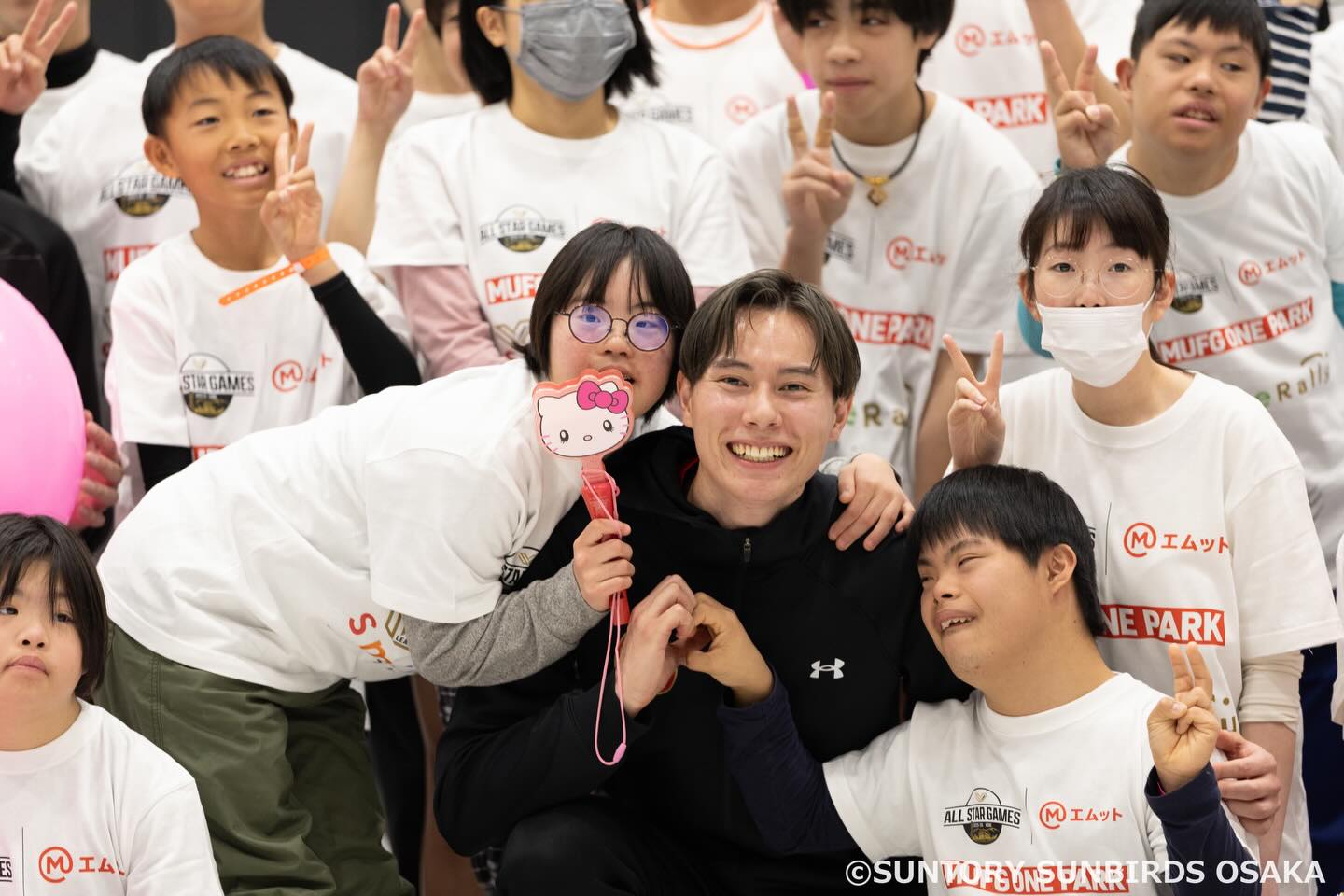 髙橋藍「逆に元気をもらった」子どもたちと風船バレーで広がる笑顔