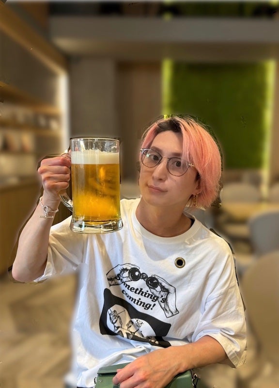 小さいのは顔かそれともジョッキか？　Snow Man 佐久間大介のビール片手ショットが物議