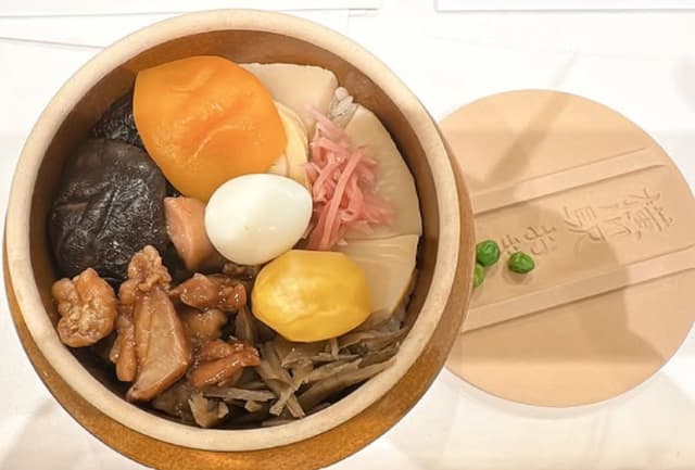 お笑いタレント・バカリズムがお弁当を披露！美味しそうだと話題に！