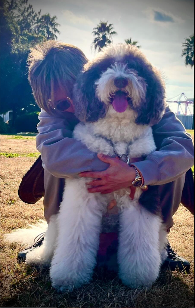 木村拓哉が見せた“素顔”　愛犬を抱く一枚ににじむ優しさ