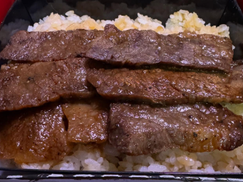 「朝から叙々苑⁉」クランクアップ弁当を朝食にペロリ　小沢仁志、撮影終えてMLBモード突入