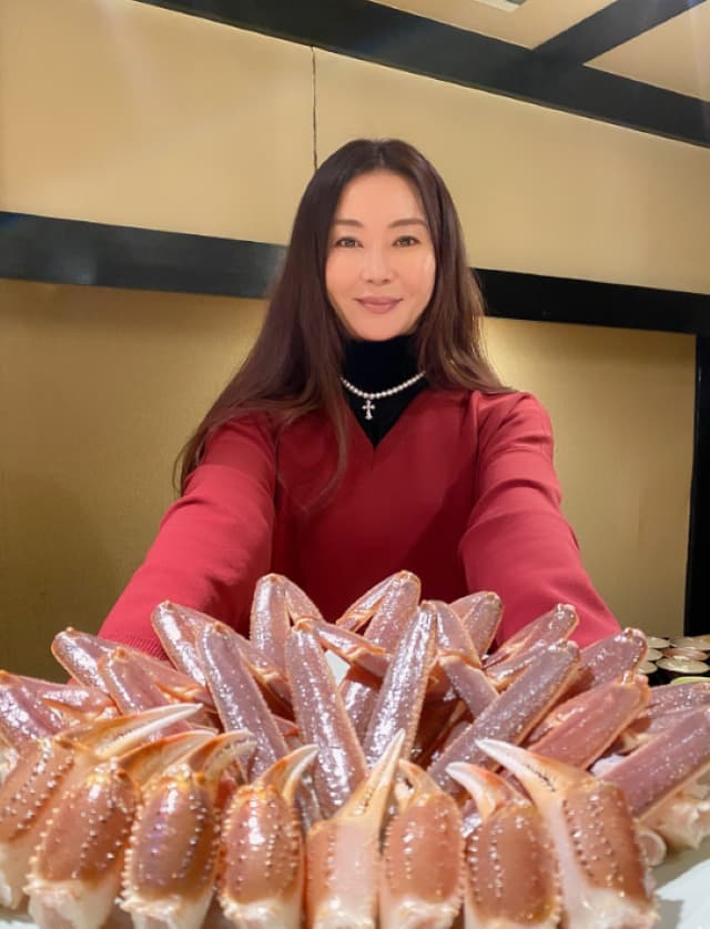 観月ありさが鳥取で蟹を堪能！「美味しかった」