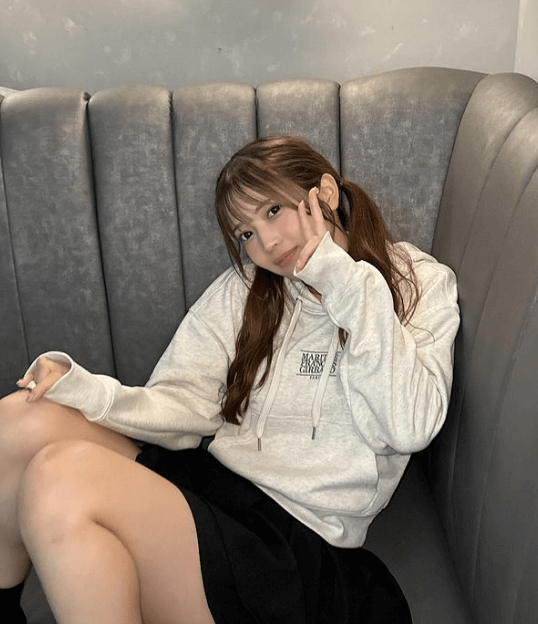 人気グラドル・黒嵜菜々子「太もも全開」のソファー・リラクシングショットにファンうっとり