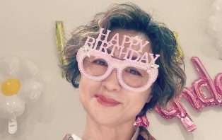 「とっておきの幸せ時間」香坂みゆき、誕生日を仲間と祝福