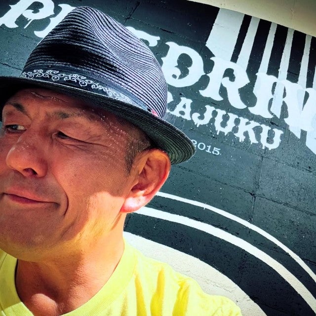 鈴木みのるが魅せた原宿スタイル。真夏の陽射しとともに放たれる圧倒的オーラと自由な午後