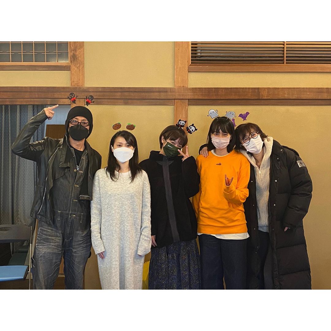 「素敵な家族写真👏❤️」大島優子が天間荘の三姉妹オフショットを公開📸