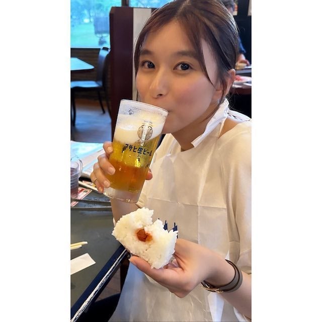 芳根京子のおにぎり頬張り姿が癒しすぎると話題に！「天使ですか😭🩵」