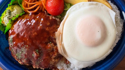 小沢仁志、朝から全開モード！ロコモコ弁当で試合に気合注入