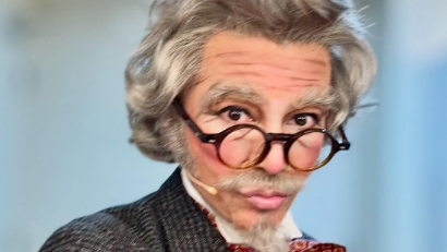 武田真治、ジブリ風イラストも話題！『ダンスオブヴァンパイア』千秋楽ショットに反響