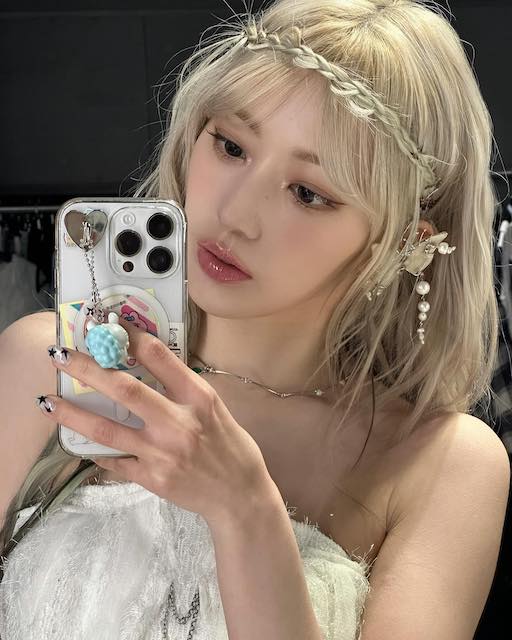 LE SSERAFIM宮脇咲良の最新ショットがまるで天使のようだと話題に