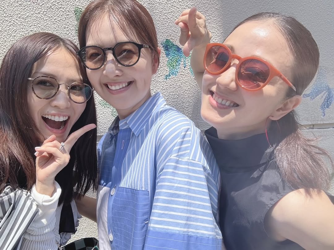 市川由衣、大好きなあの人達とのスリーショットを公開「もうなが〜いお付き合い」