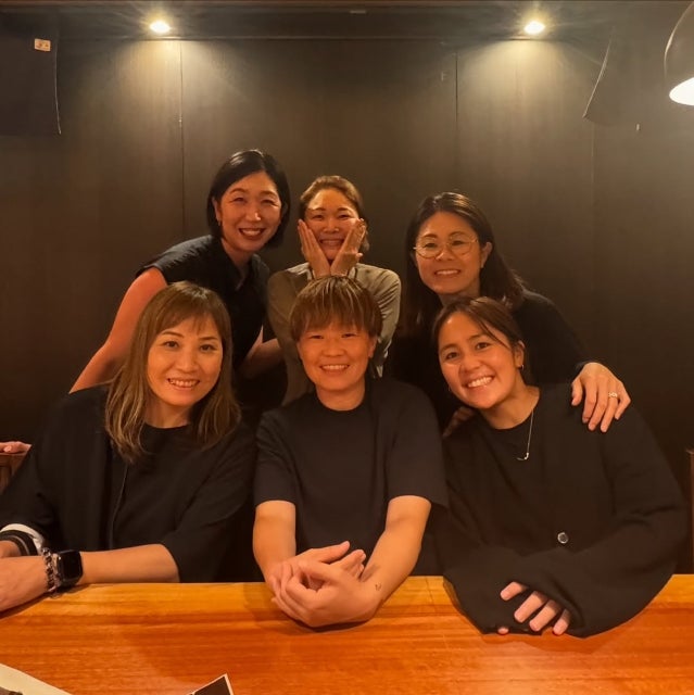 岩渕真奈、「バレー界とサッカー界のレジェンドが集結」わちゃわちゃ笑顔が止まらない夜