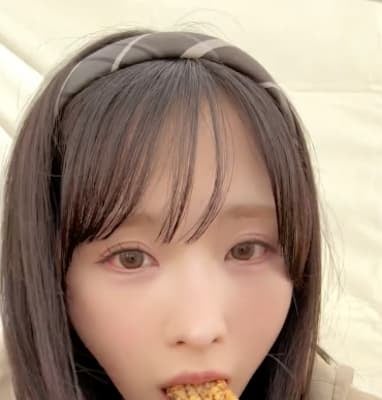 小栗有以が揚げもみじを食べる投稿にファン「可愛い！」と歓喜のコメントが殺到！