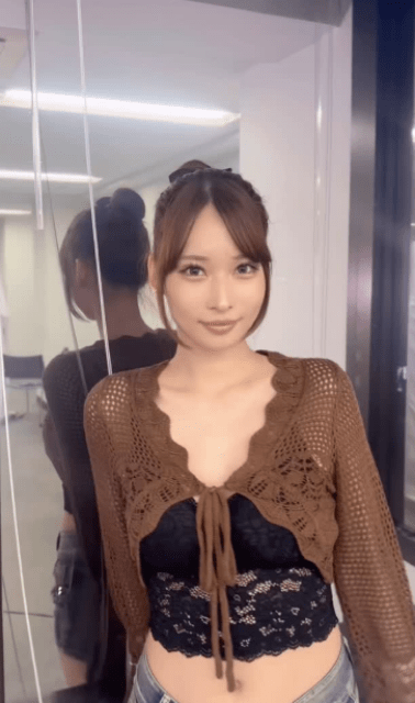 「スタイル良すぎ」「かわいい」ショーパンコーデの大野真依、