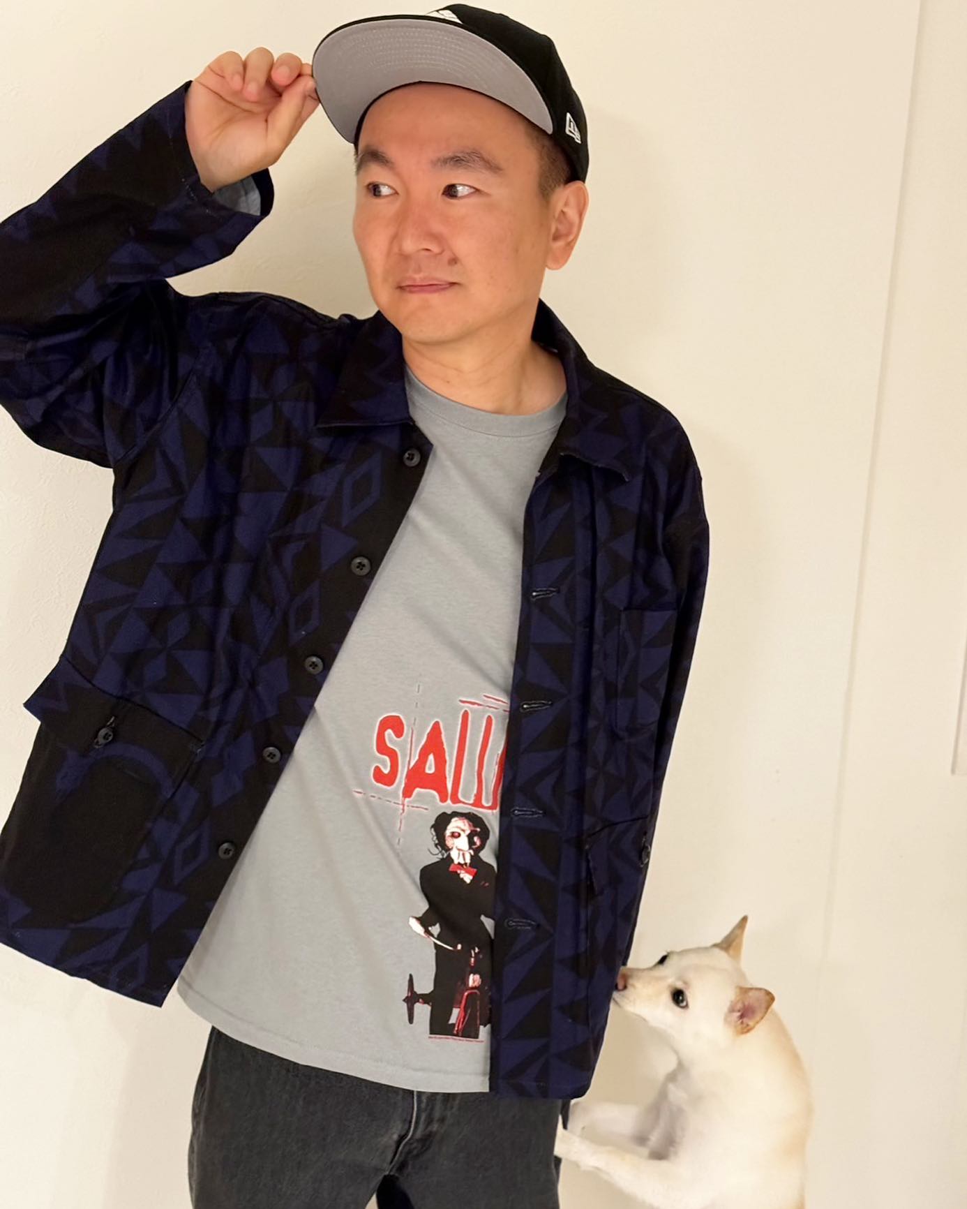 「恐ろしい女やで🐕🐕🐕」かまいたち山内のTシャツを愛犬がチェック!?
