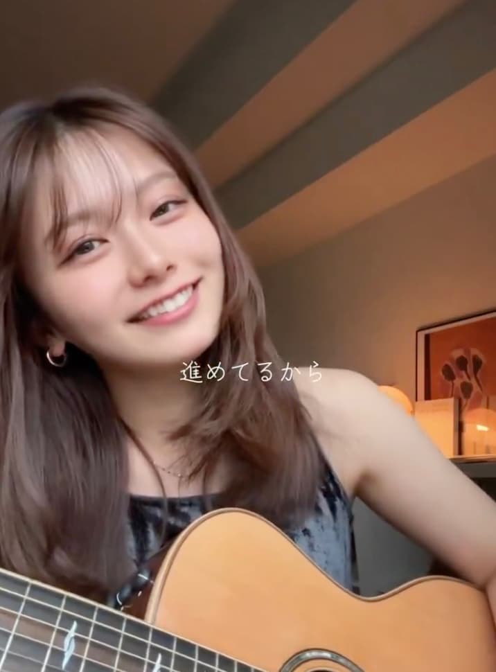 「確実に進めてるから」足立佳奈が前向きなオリジナル曲を披露