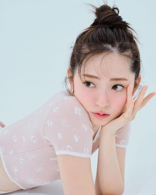 鈴木愛理が韓国メイクで