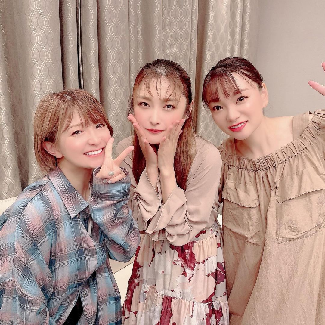 矢口真里が元「モー娘。」メンバーとのショットを公開し「最高です🙌」「夢のようスリーショット」と反響