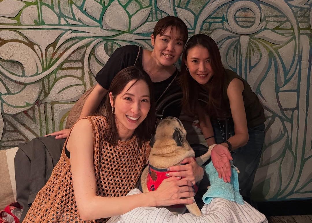 真飛聖が癒しの女子会を報告　愛犬「おもち」が見つめ続けた心温まるひととき