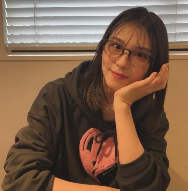メガネな相楽伊織が可愛すぎ！ファン大絶賛の嵐！