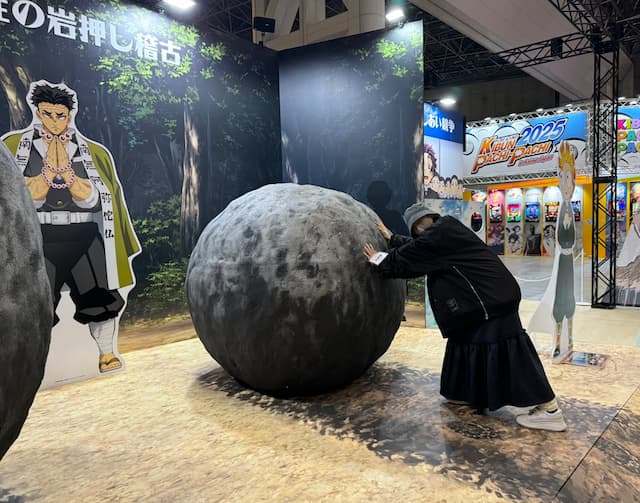 声優・鬼頭明里がアニメジャパン鬼滅の刃ブースで遊び尽くす！「甘露寺さん強かった…」