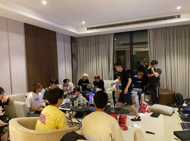 「Airbnbおじゃまして対戦もりもり」プロゲーマー・あきらがサウジアラビアの対戦会へ